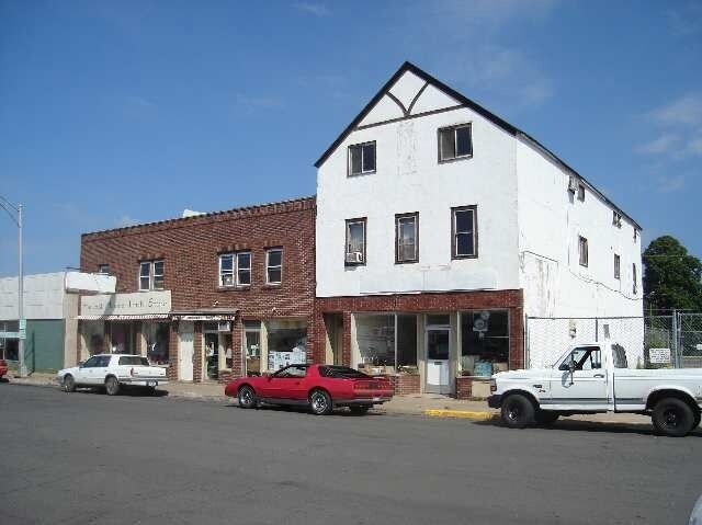 1920 4th Ave E in Hibbing, MN - Building Photo