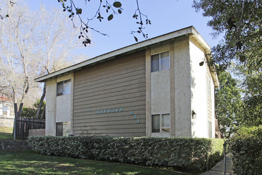 The Breezes in Escondido, CA - Building Photo