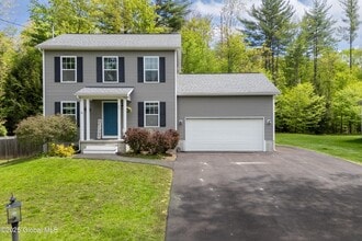 40 Tom Sawyer Dr in Gansevoort, NY - Building Photo - Building Photo
