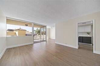 103 N Ravenna Dr in Long Beach, CA - Building Photo - Building Photo
