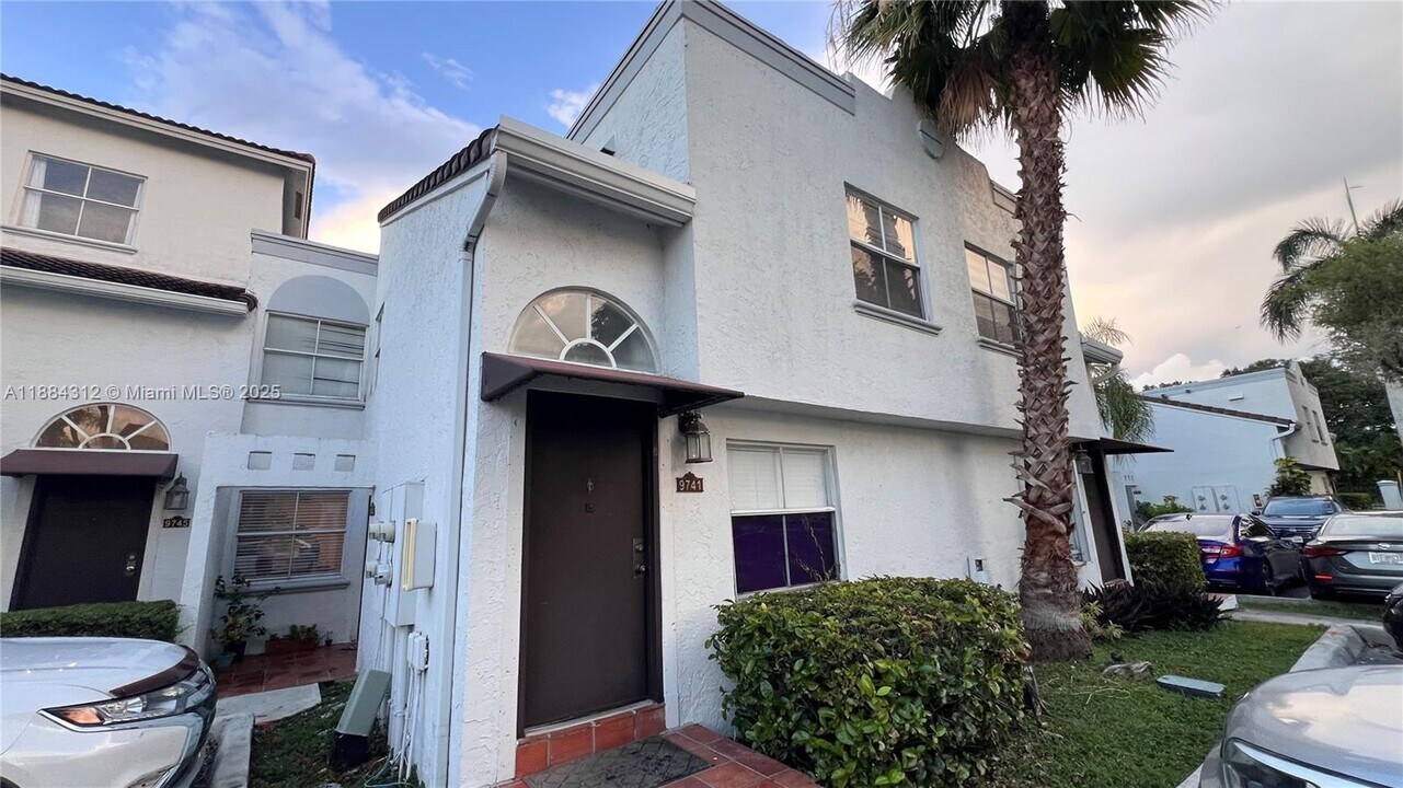 9741 NW 49th Terrace in Doral, FL - Building Photo
