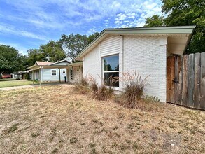 1902 Joy Ln in Austin, TX - Building Photo - Building Photo