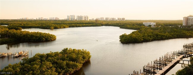 470 Bermuda Cove Way in Naples, FL - Foto de edificio - Building Photo