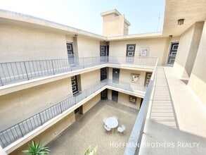 1711 Corinth Ave, Unit 108 in Los Angeles, CA - Building Photo - Building Photo