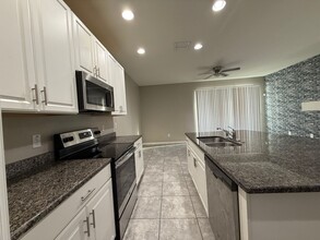 7212 Grand Elm Dr in Riverview, FL - Building Photo - Building Photo