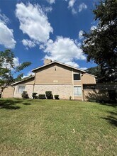 2372 Woodland Park Dr in Houston, TX - Building Photo - Building Photo