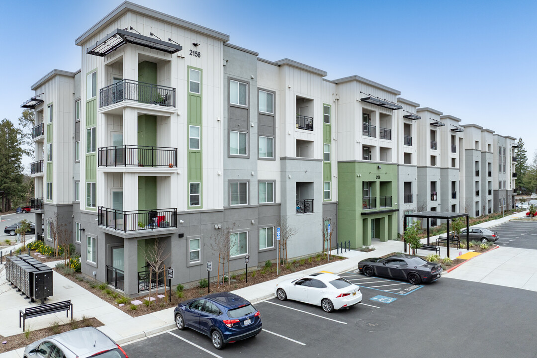 College Creek in Santa Rosa, CA - Building Photo