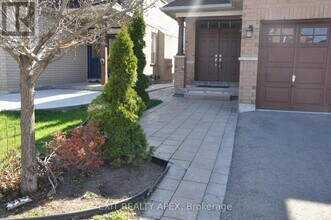 5846 Terrapark Trail in Mississauga, ON - Building Photo - Building Photo