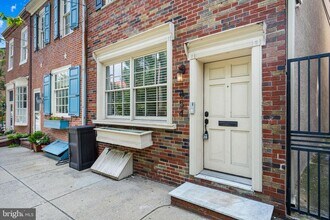 854 S Front St in Philadelphia, PA - Building Photo - Building Photo