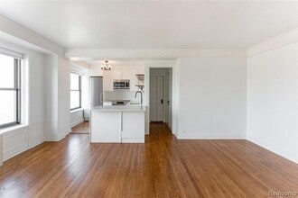 15 E Kirby St, Unit 520 in Detroit, MI - Foto de edificio - Building Photo