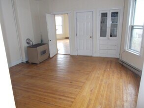 81 Granite St, Unit 83 Granite #2 in Portland, ME - Building Photo - Building Photo