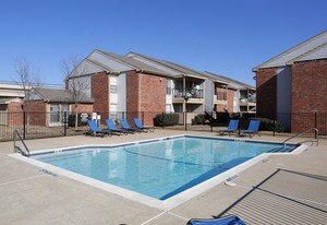 Trinity Park Apartments in Irving, TX - Building Photo