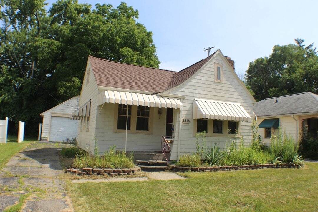 2516 Altoona St in Flint, MI - Building Photo