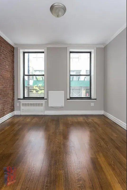 321 W 16th St in New York, NY - Building Photo - Building Photo