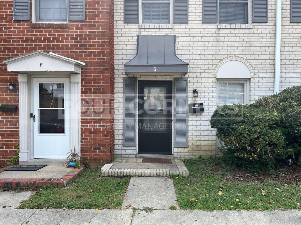 2401 Vanstory St in Greensboro, NC - Building Photo