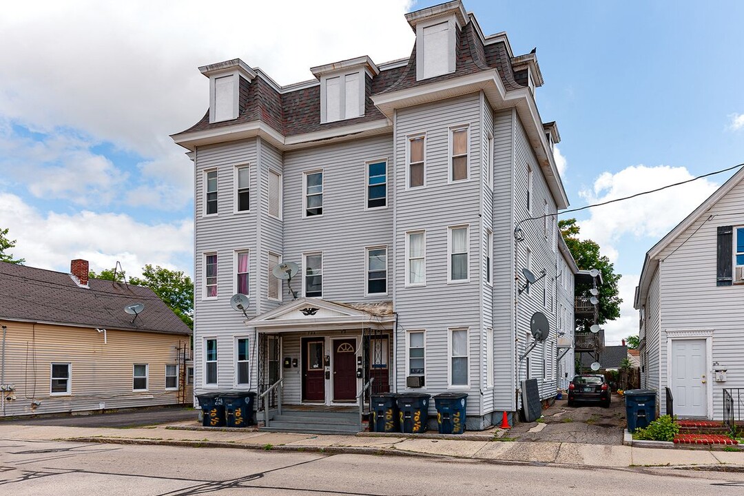 72 Chestnut St in Nashua, NH - Building Photo