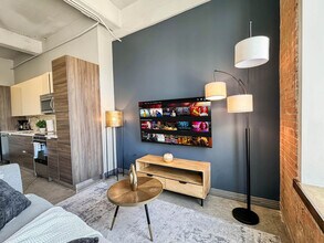 555 Evergreen St in Dallas, TX - Building Photo - Building Photo