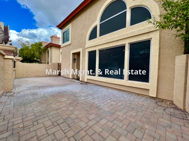 10255 N 12th Pl in Phoenix, AZ - Building Photo