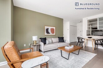 500 W 56th St in New York, NY - Building Photo - Building Photo