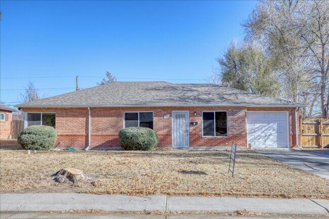 842 Troy St in Aurora, CO - Building Photo - Building Photo