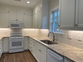 861 Hickory Dr SW in Marietta, GA - Building Photo - Building Photo