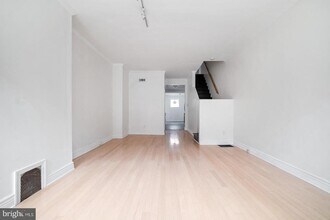 819 Mercer St in Philadelphia, PA - Building Photo - Building Photo