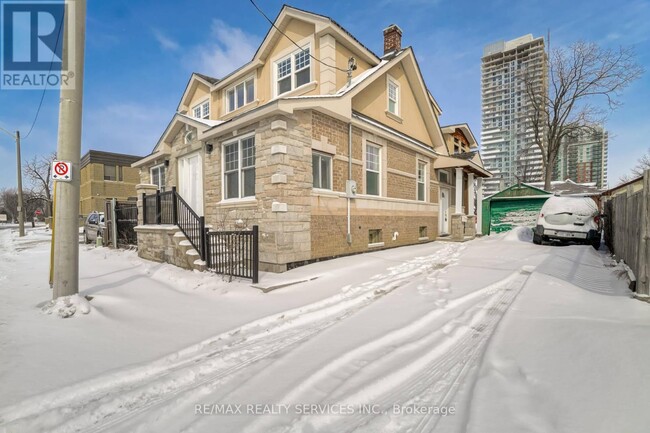 6 Trueman St in Brampton, ON - Building Photo - Building Photo