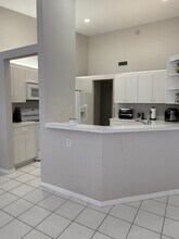10000 NW 43rd Terrace in Doral, FL - Building Photo - Building Photo