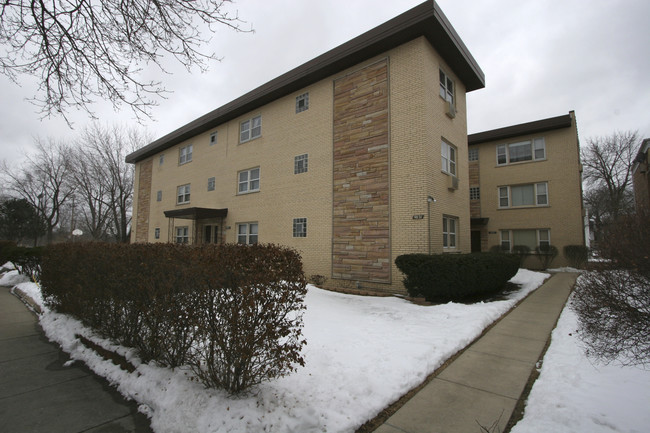 4813 Kirk St in Skokie, IL - Building Photo - Building Photo