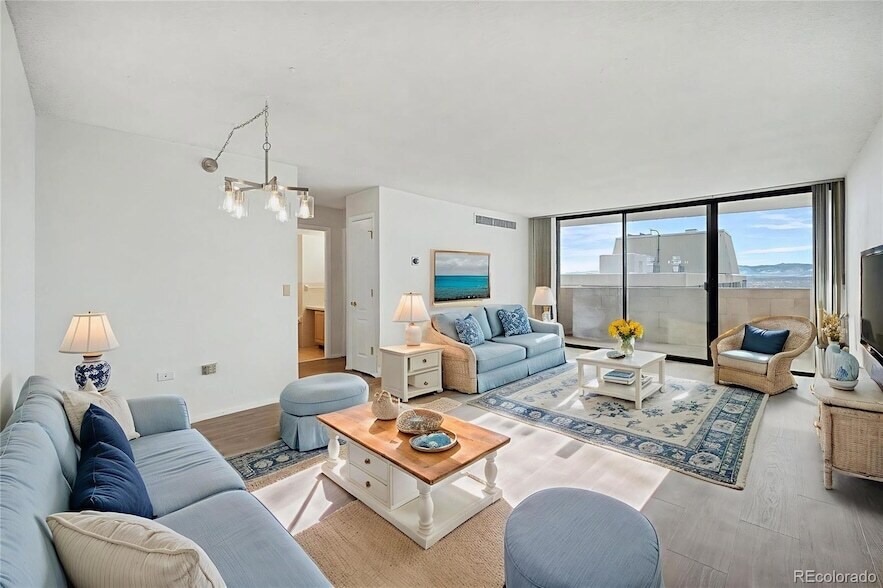 1020 15th St, Unit 35L in Denver, CO - Building Photo