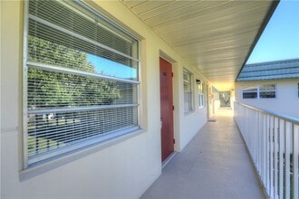 6 Vis Gdns Trl in Vero Beach, FL - Foto de edificio - Building Photo