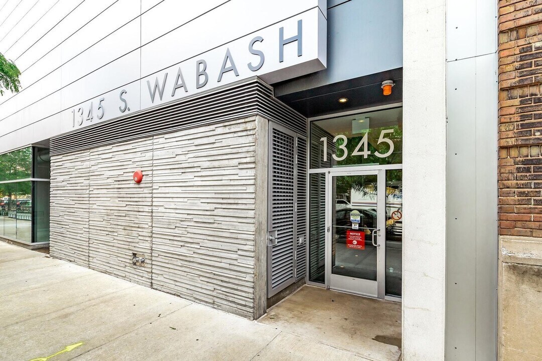 1345 S Wabash Ave, Unit 412 in Chicago, IL - Building Photo