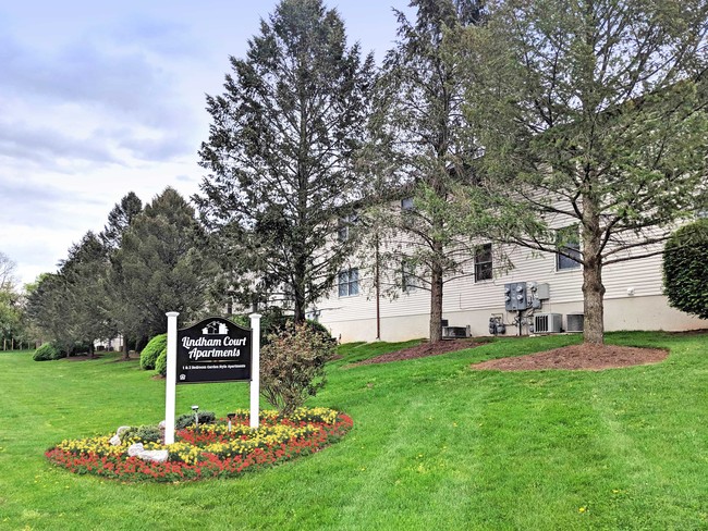 Lindham Court in Mechanicsburg, PA - Foto de edificio - Building Photo