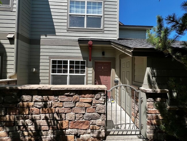 5220 Boardwalk Dr