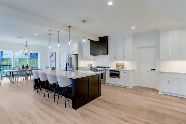 property at 1601 Bonnie Brae St