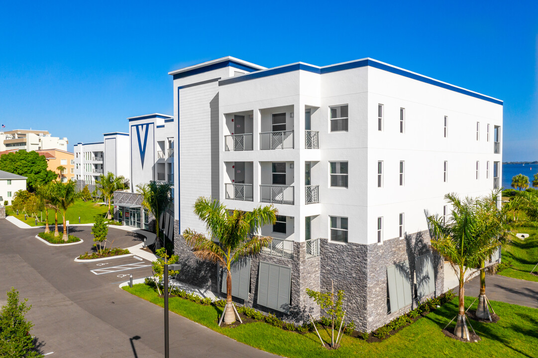 Paradise Pointe at Charlotte Harbor in Punta Gorda, FL - Building Photo