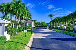 3058 Driftwood Way in Naples, FL - Building Photo