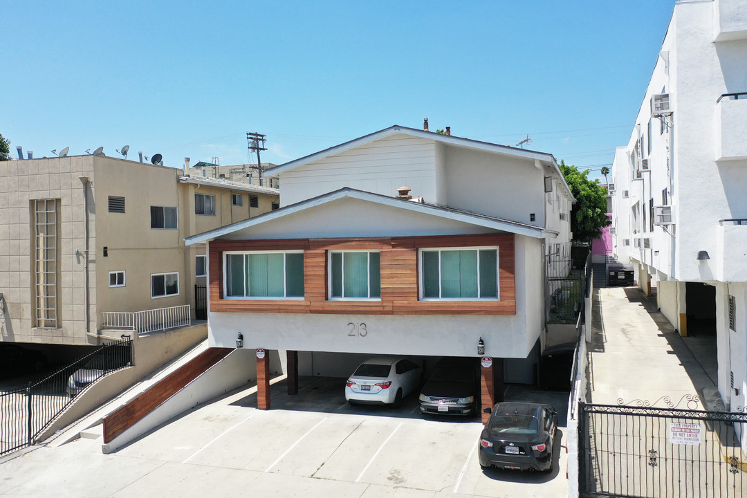 213 S Alexandria Ave in Los Angeles, CA - Building Photo