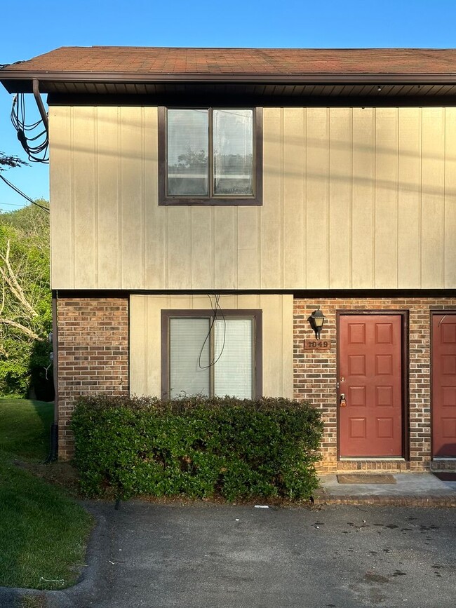 1049 Kendrick Creek Rd in Colonial Heights, TN - Building Photo - Building Photo