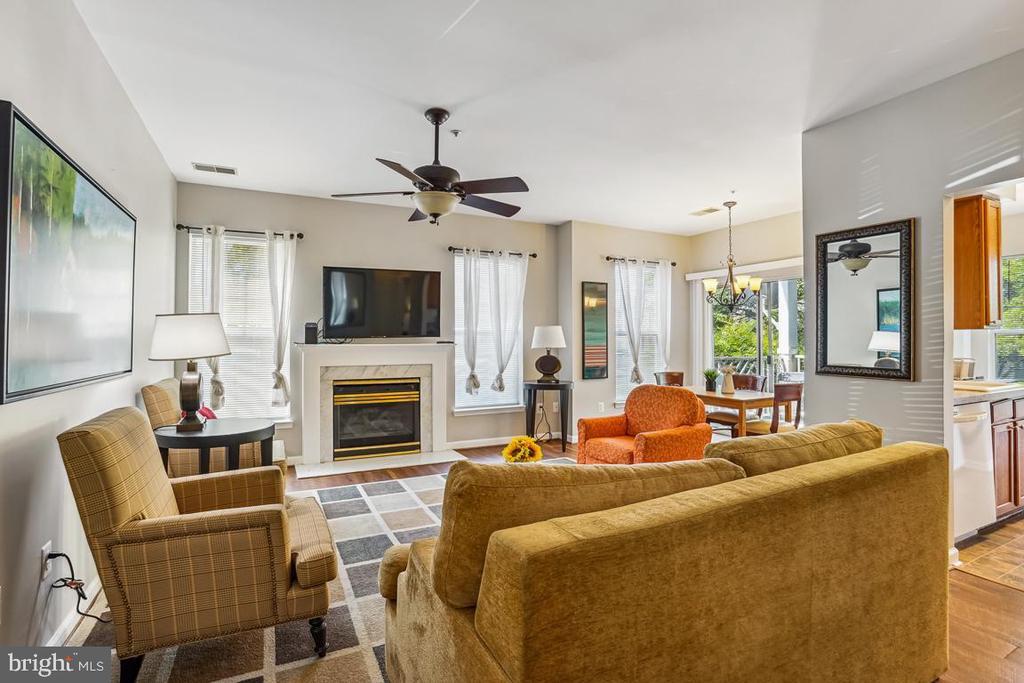 5908 Founders Hill Dr-Unit -101 in Alexandria, VA - Building Photo
