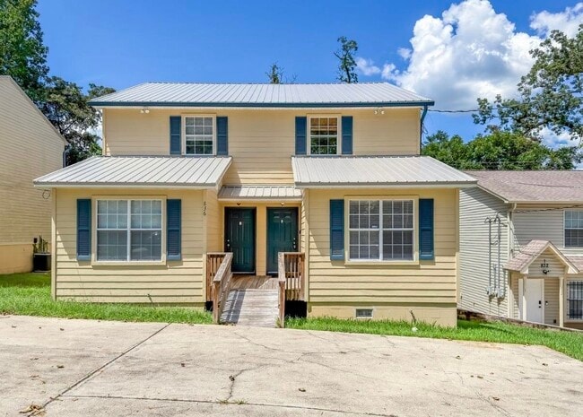 property at 836 W Georgia St