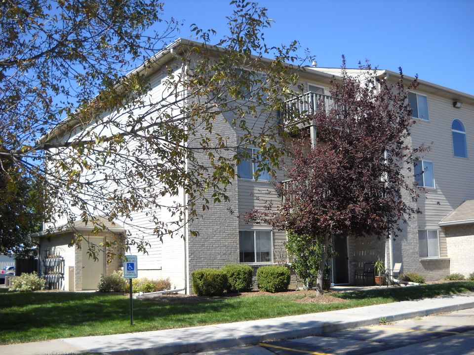 Huntington Apartments in Gretna, NE - Building Photo