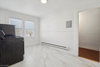 403 Abington Ave in Bloomfield, NJ - Building Photo - Building Photo