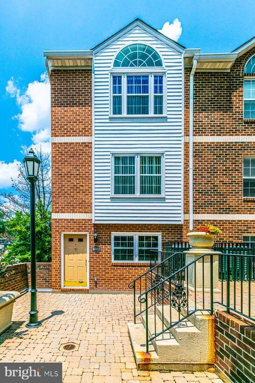 property at 3002 S Glebe Rd