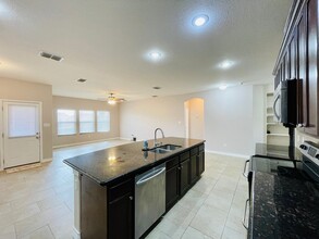 107 Tranquilo Dr in Laredo, TX - Building Photo - Building Photo