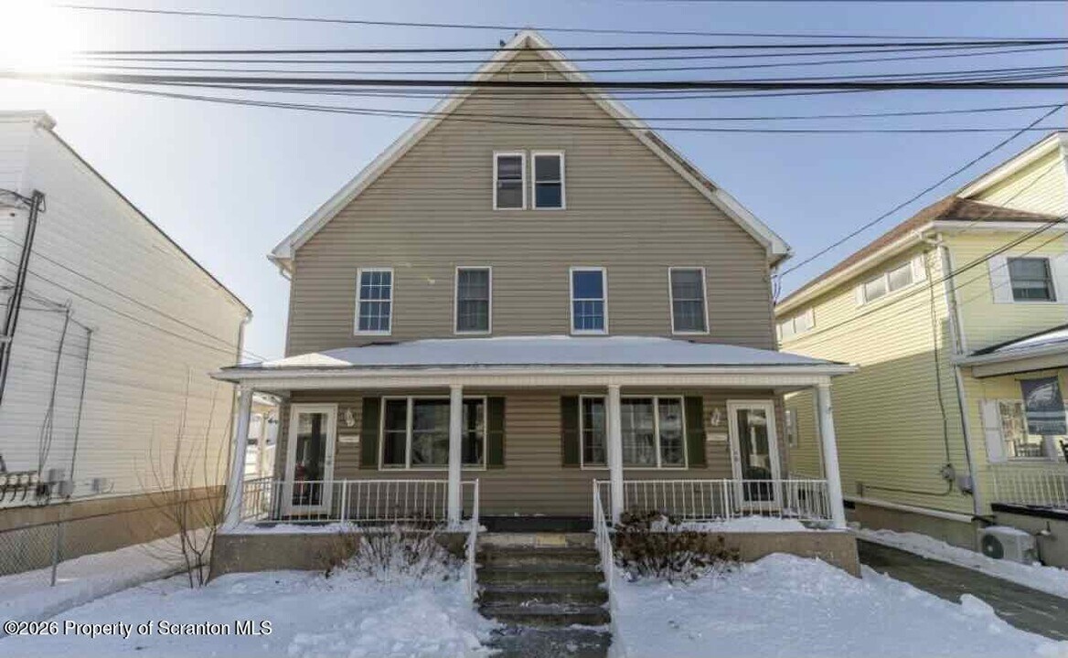 112 Grove St in Scranton, PA - Building Photo
