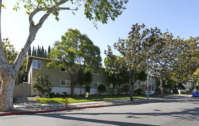 Woodland apartments in San Jose, CA - Foto de edificio - Building Photo