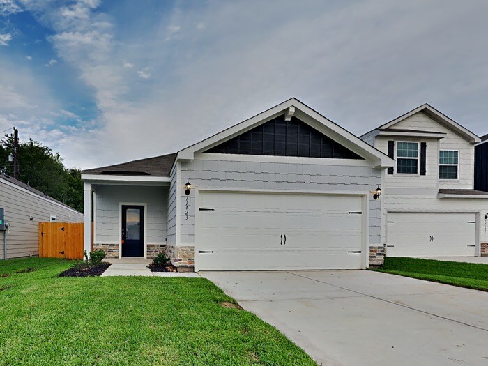 11423 Bright Sun Dr in Houston, TX - Building Photo
