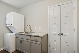 1905 Hermosa St, Unit D in Nashville, TN - Building Photo - Building Photo