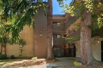 2550 Thorndyke Ave W in Seattle, WA - Building Photo - Building Photo